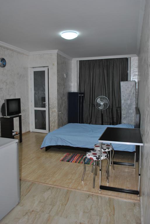 Apartment 8A バトゥーミ エクステリア 写真